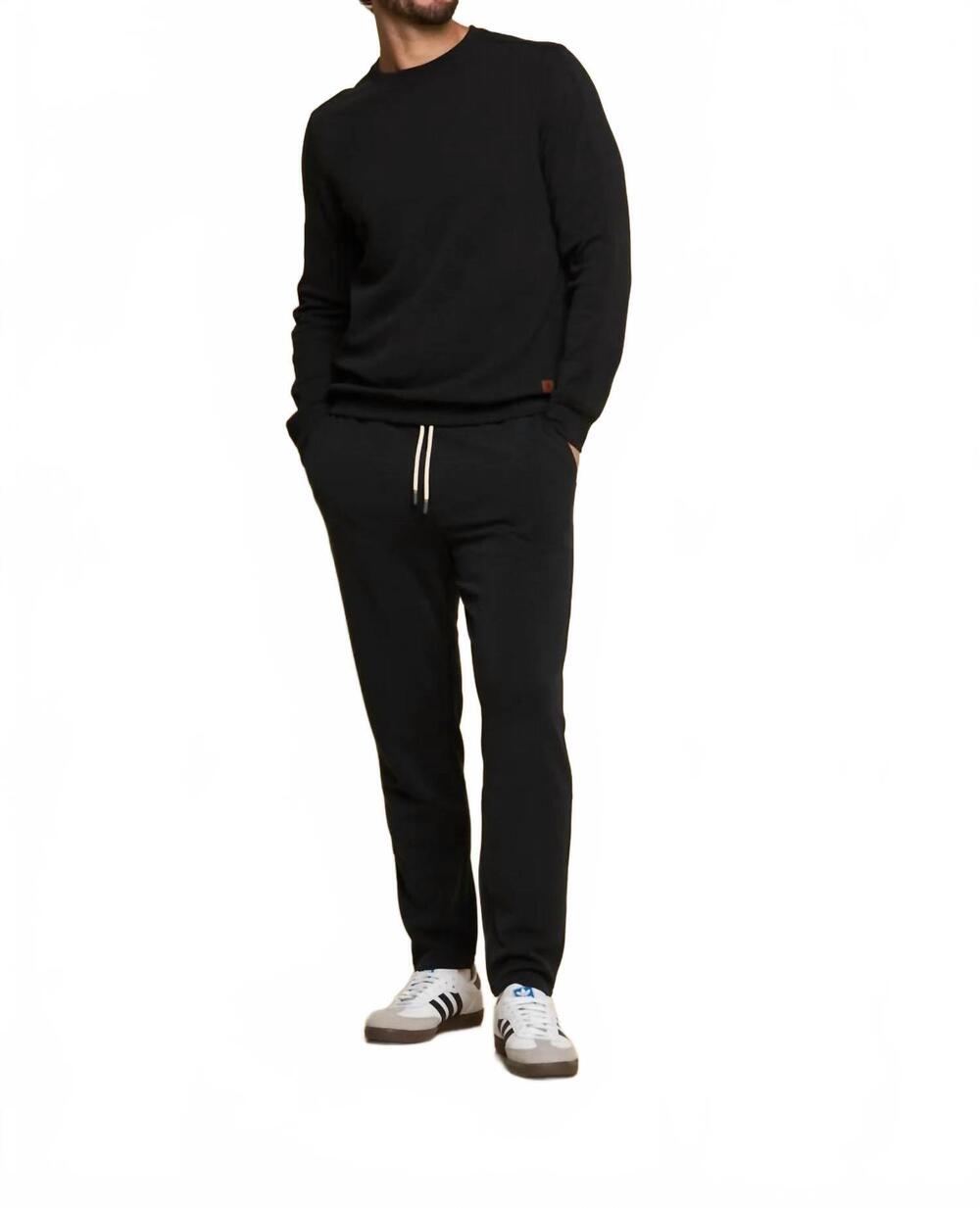 NEW FUNDAMENTAL COAST later on crew top in jet black